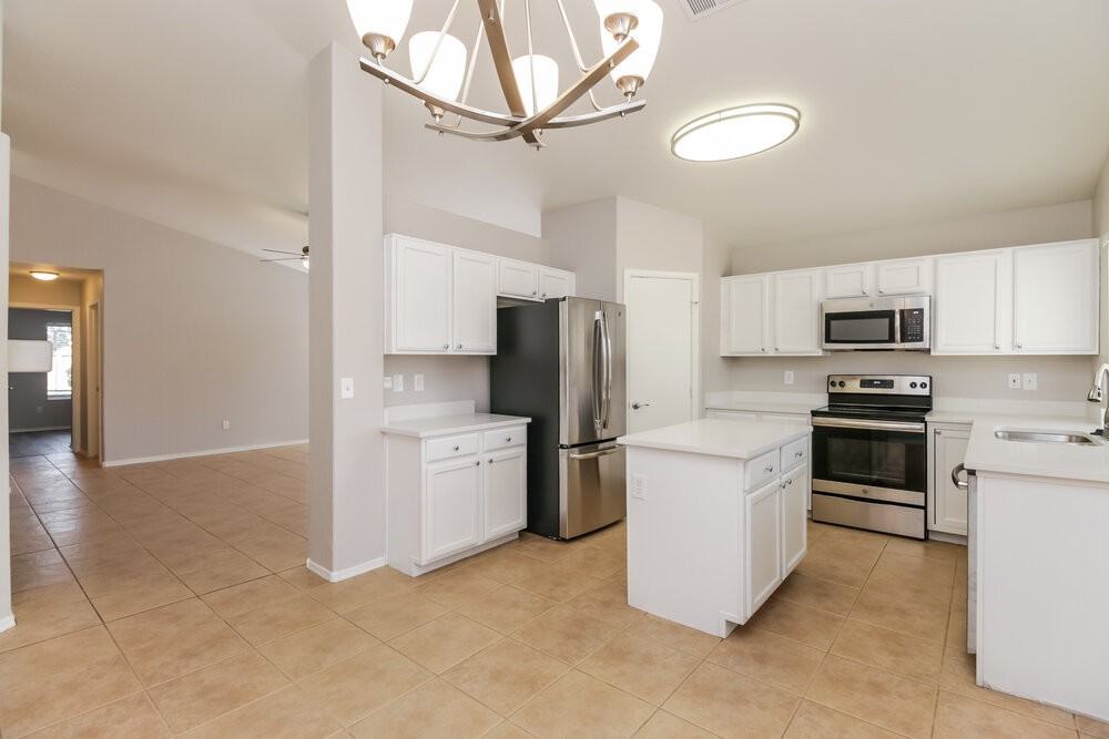 2083 E Catclaw St - Photo 7 of 16