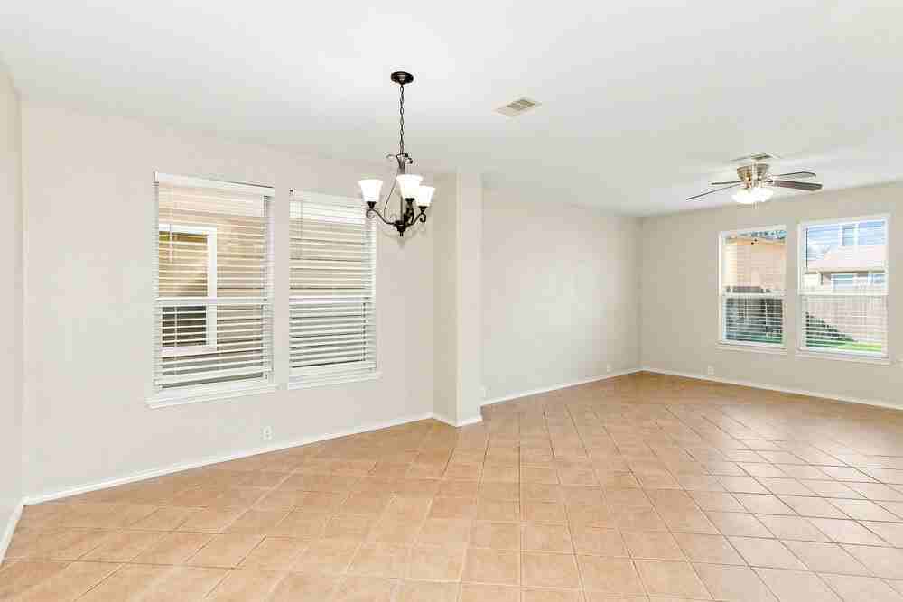 26138 Flinton Dr - Photo 5 of 17