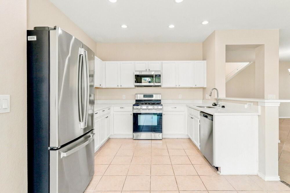 26138 Flinton Dr - Photo 7 of 17