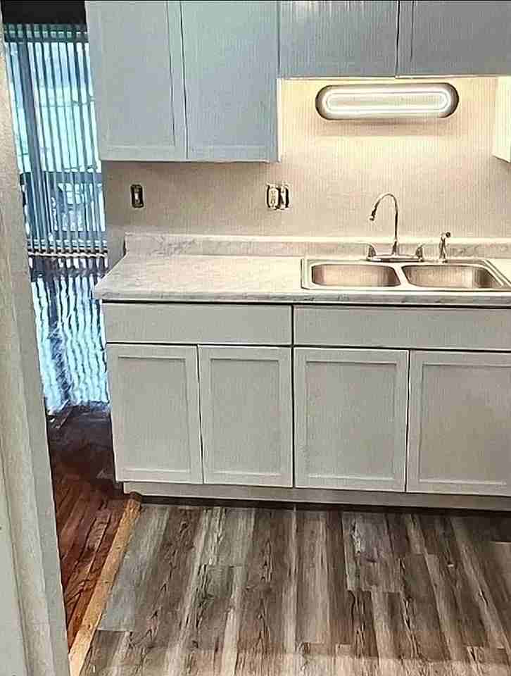 655 Jeffery Avenue - Photo 3 of 7