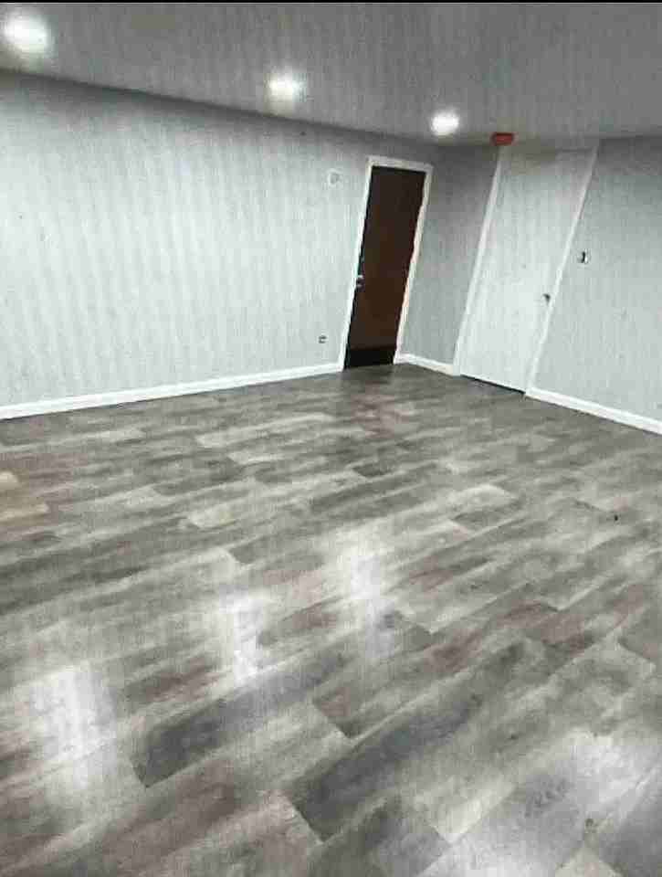 655 Jeffery Avenue - Photo 5 of 7