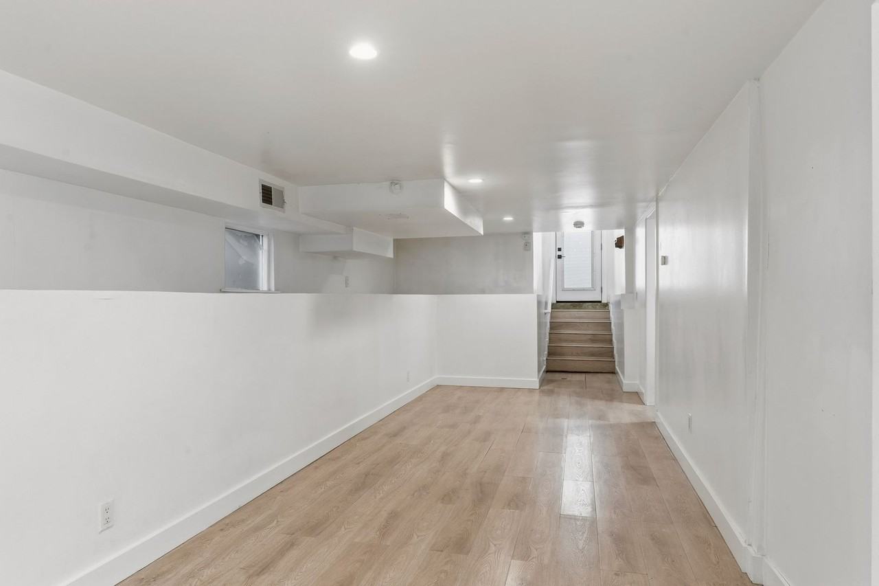 154 Harlan St - Photo 5 of 17