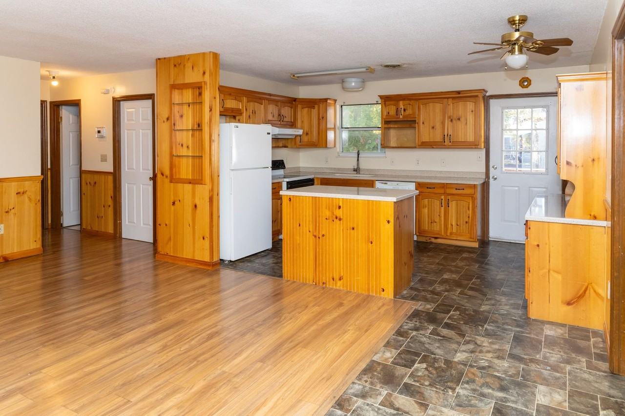 823 Shields Dr - Photo 2 of 17