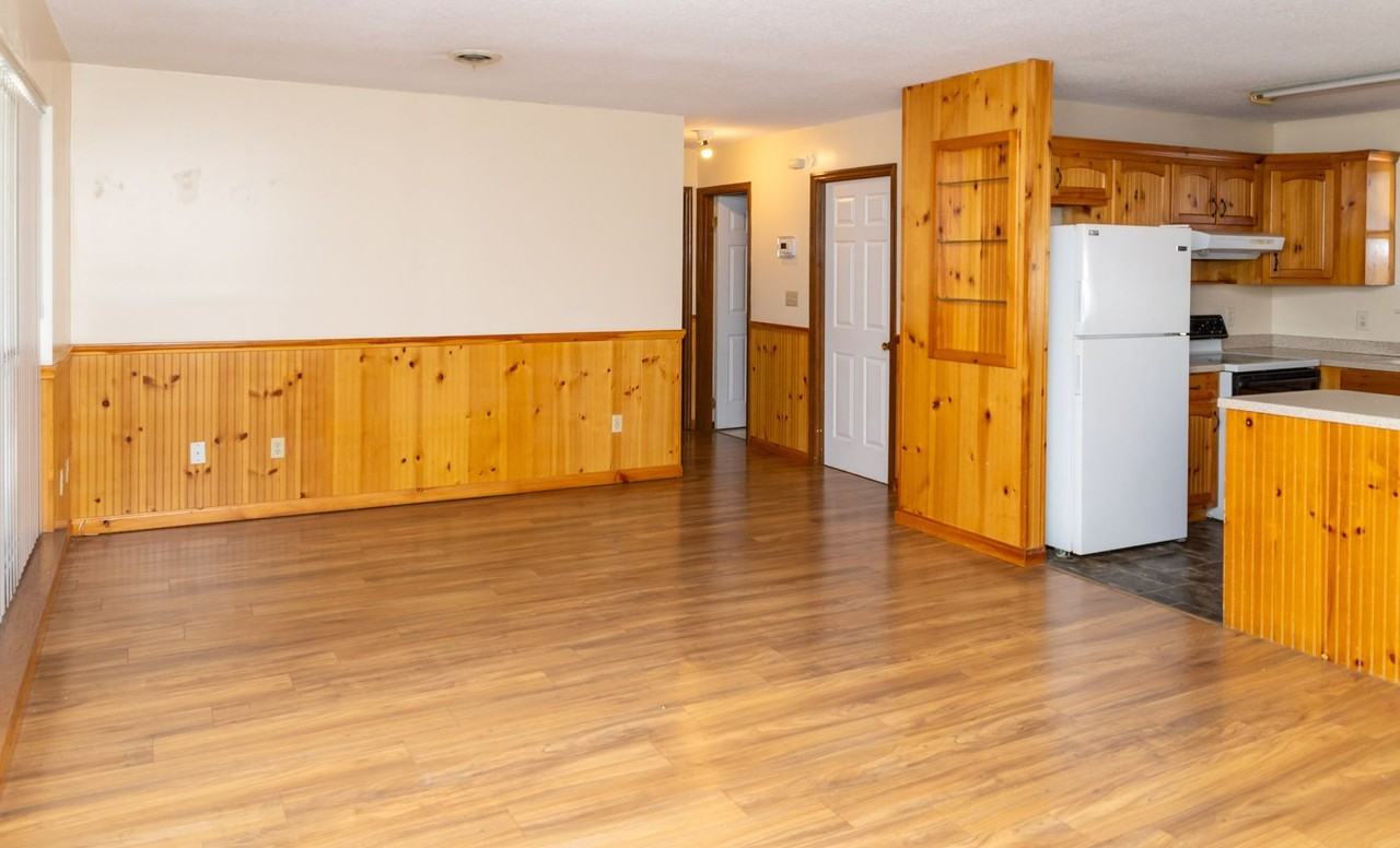 823 Shields Dr - Photo 4 of 17