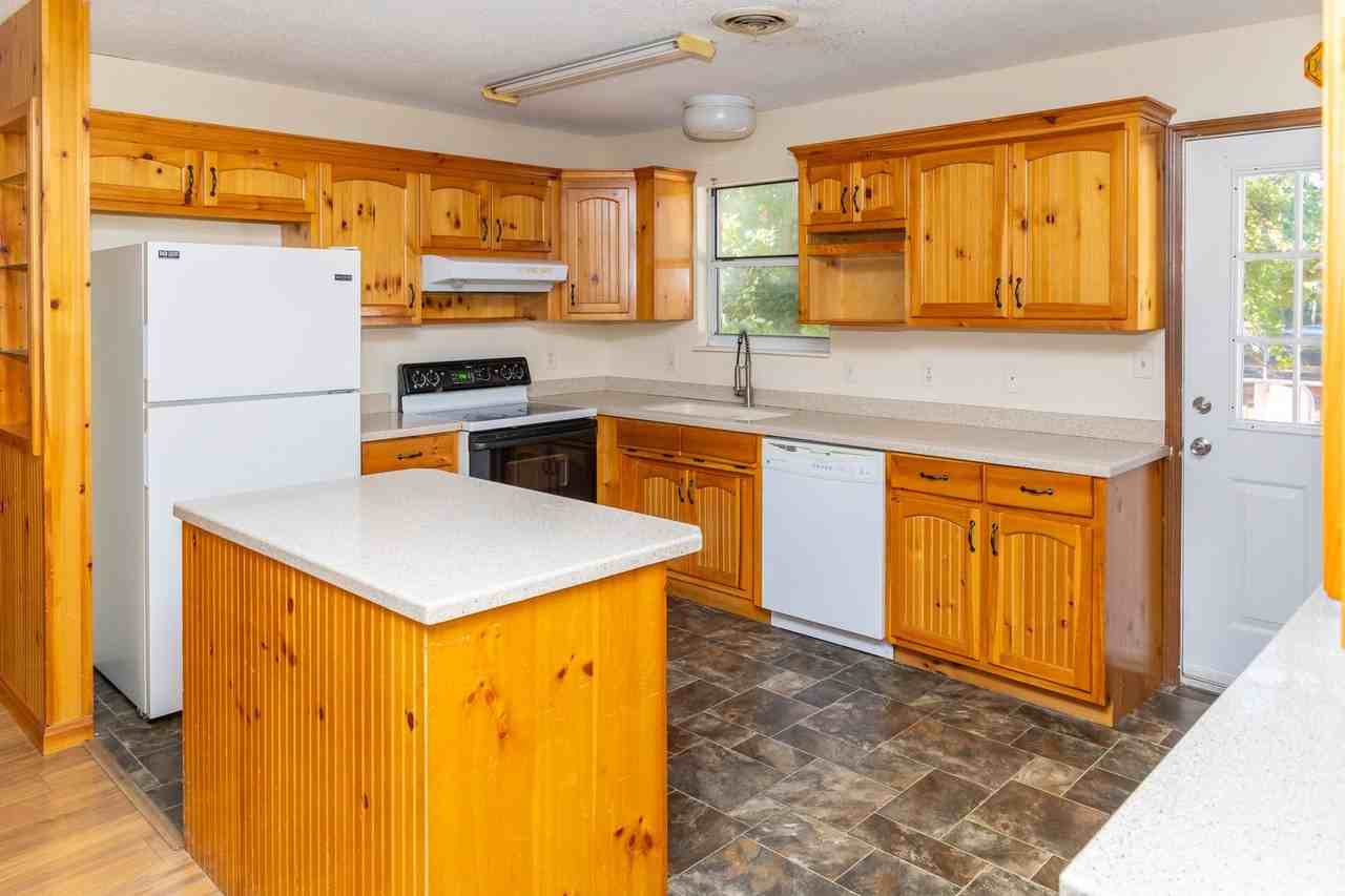 823 Shields Dr - Photo 6 of 17