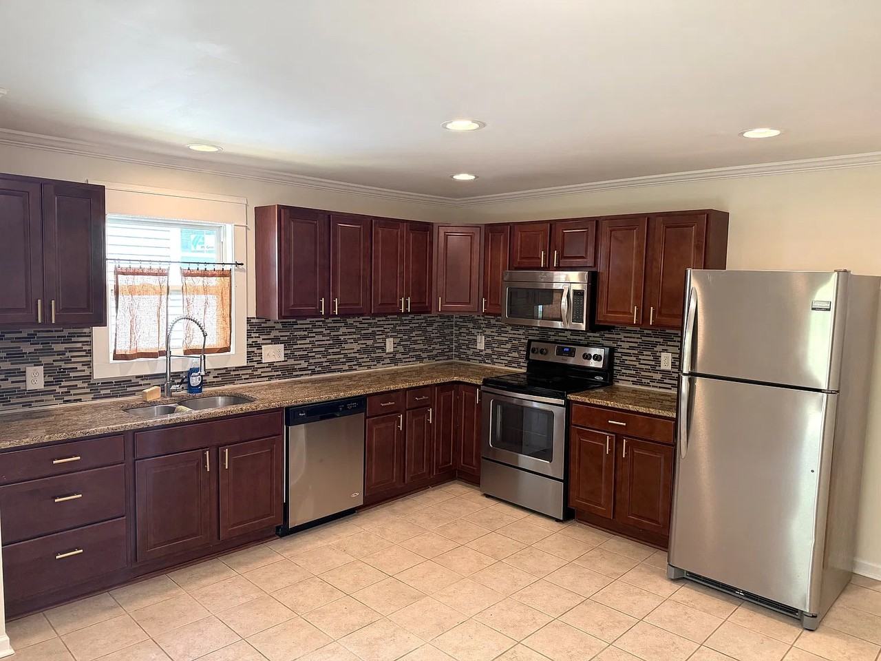 806 S Roxboro St - Photo 2 of 16