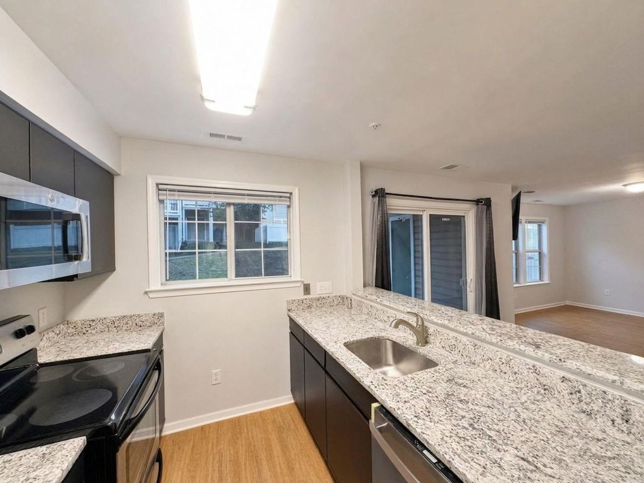 14231 Jib St - Photo 7 of 17