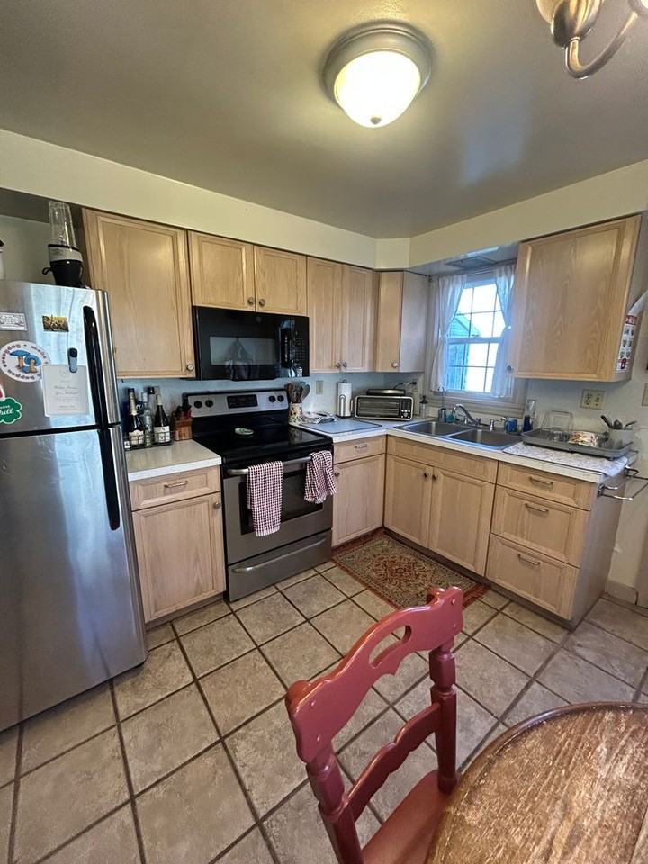892 N Allen St - Photo 2 of 12