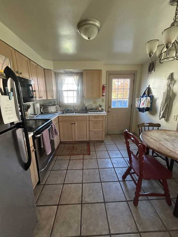 892 N Allen St - Photo 4 of 12