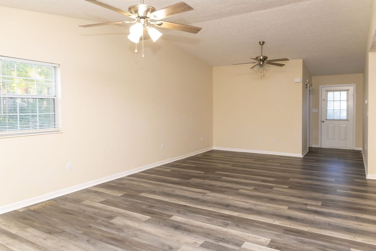 1308 S Circle Dr - Photo 2 of 14