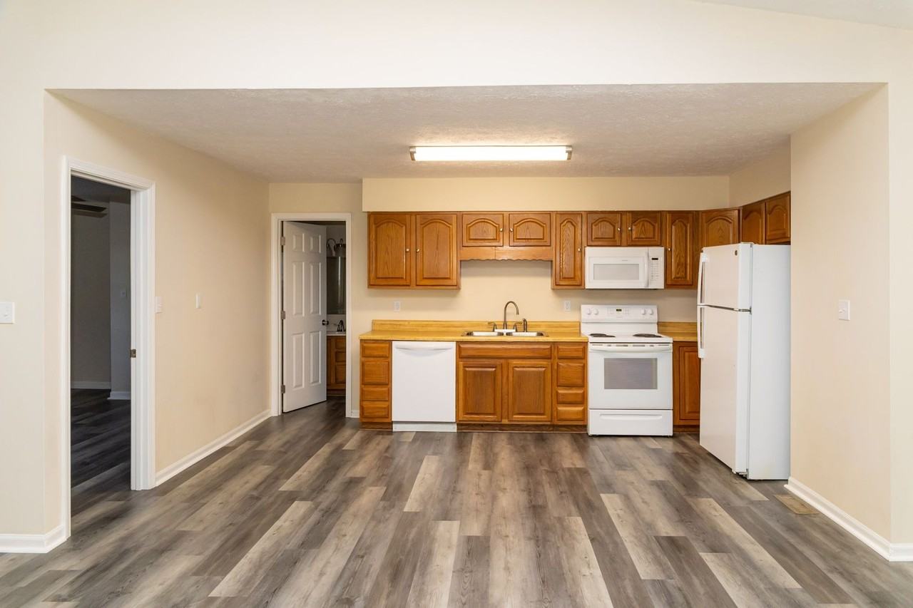 1308 S Circle Dr - Photo 3 of 14