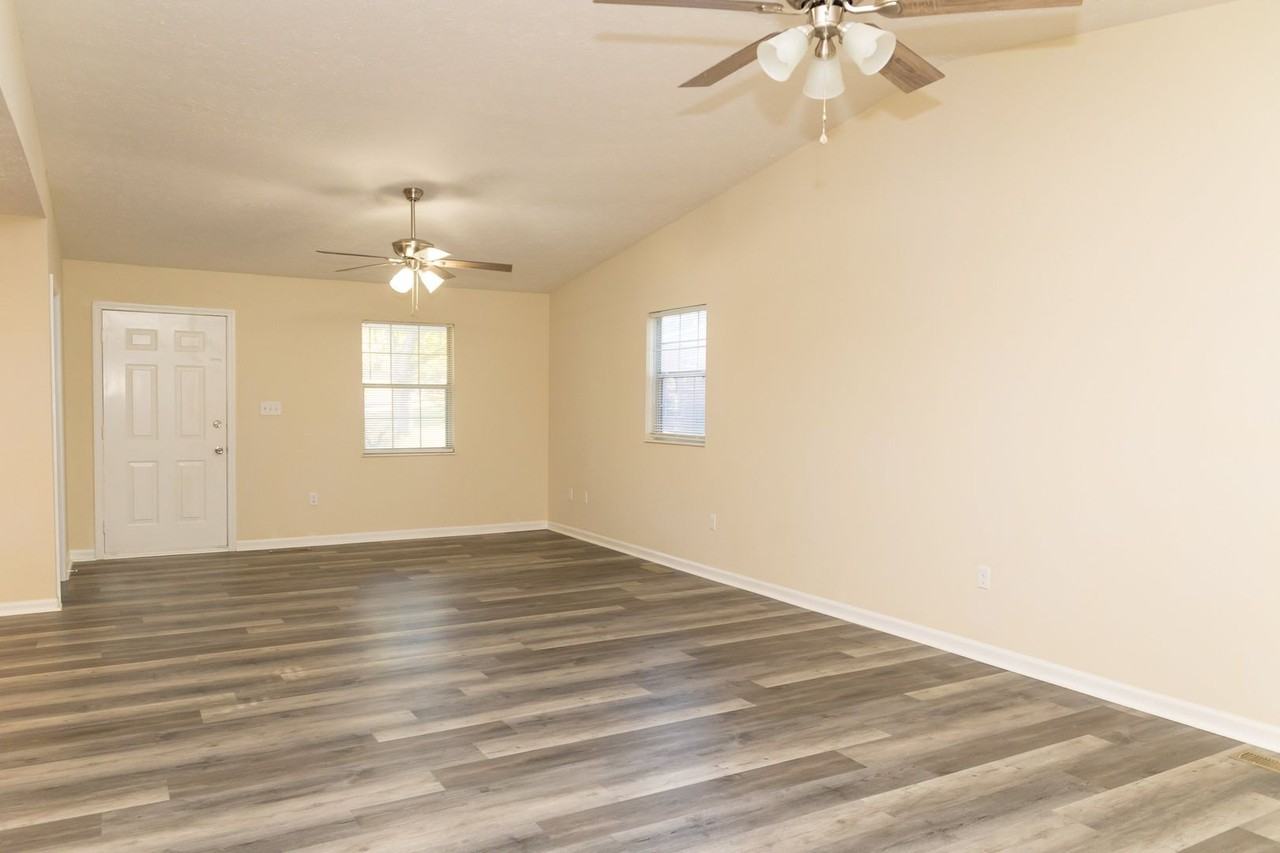1308 S Circle Dr - Photo 6 of 14