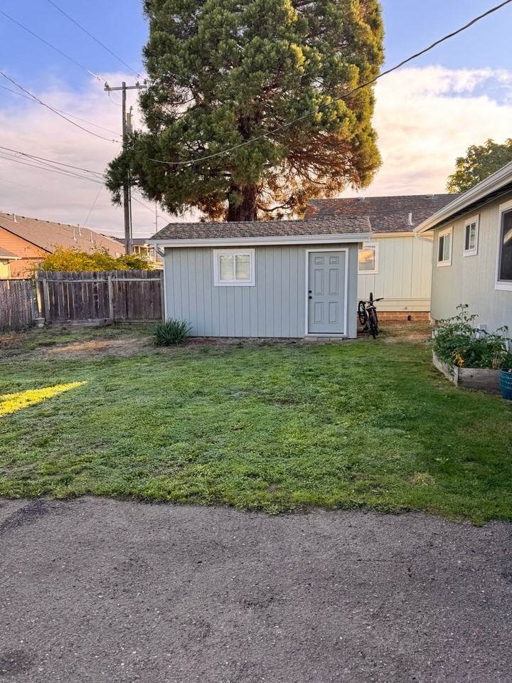 515 E Everett Ave - Photo 3 of 4