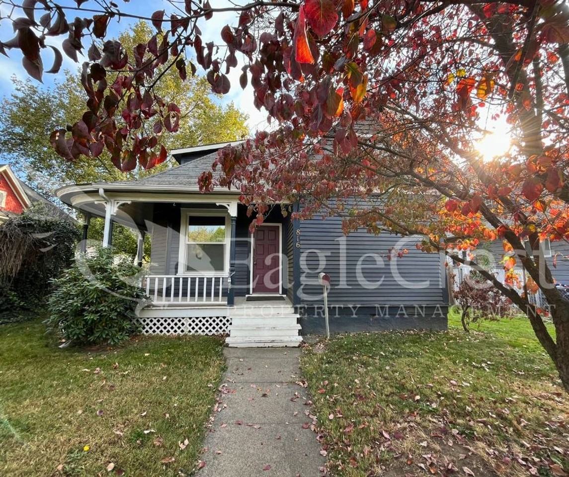 816 E Alder St - Photo 3 of 23