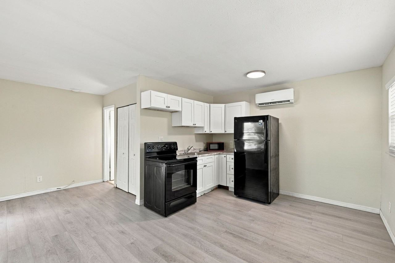 4694 16th Ave S #B - Photo 3 of 13