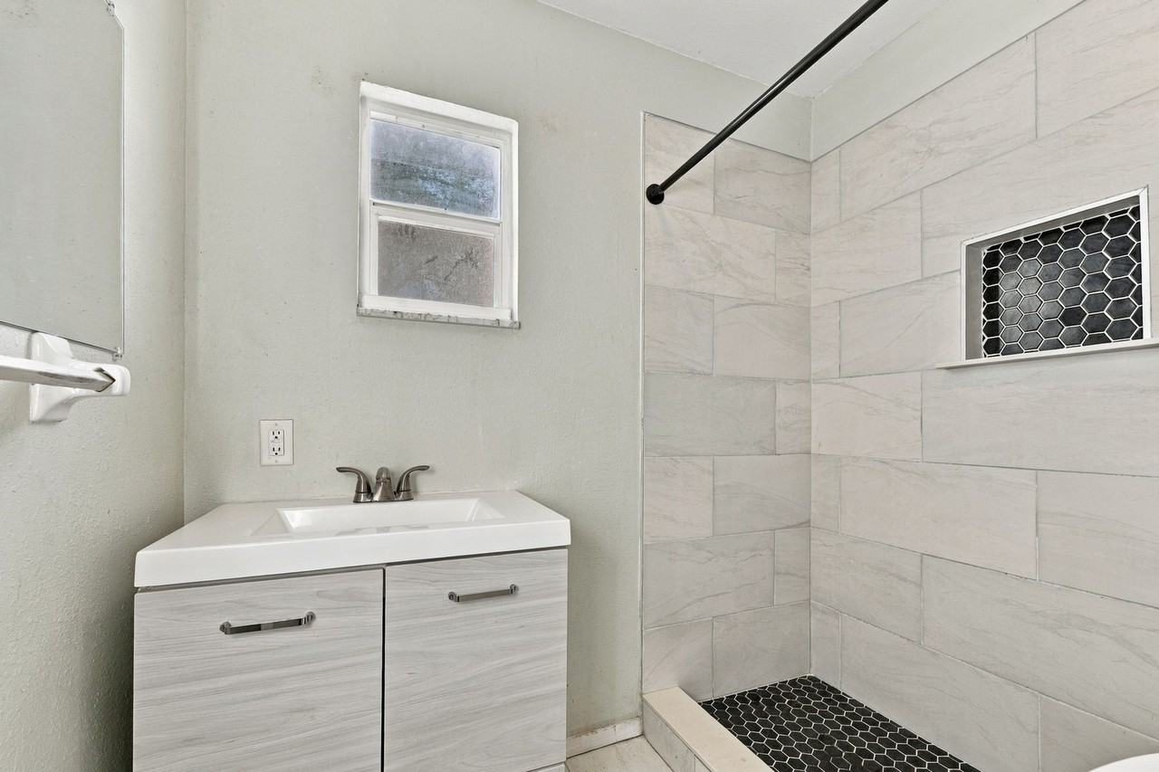 4694 16th Ave S #B - Photo 5 of 13