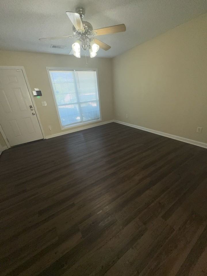 6080 Creekside Dr - Photo 2 of 12