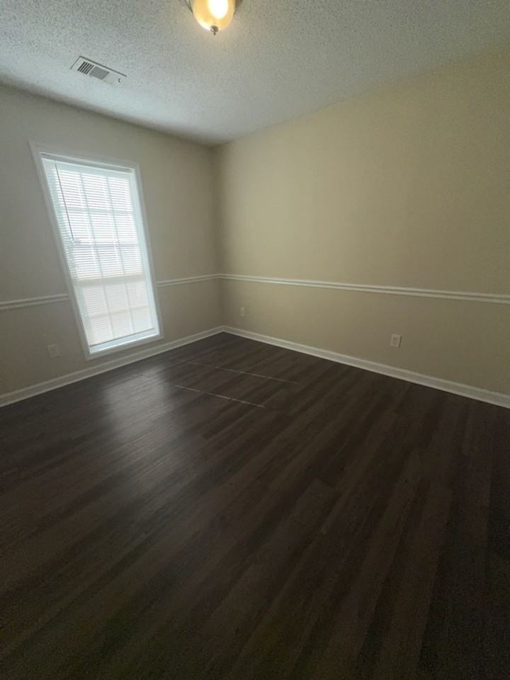 6080 Creekside Dr - Photo 3 of 12