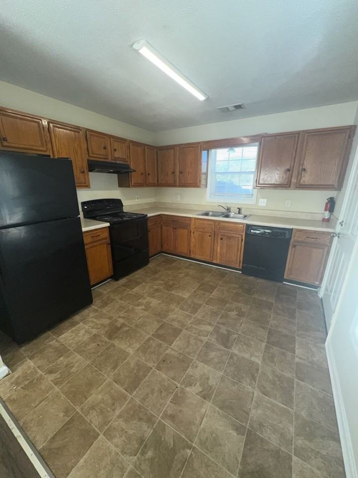 6080 Creekside Dr - Photo 5 of 12