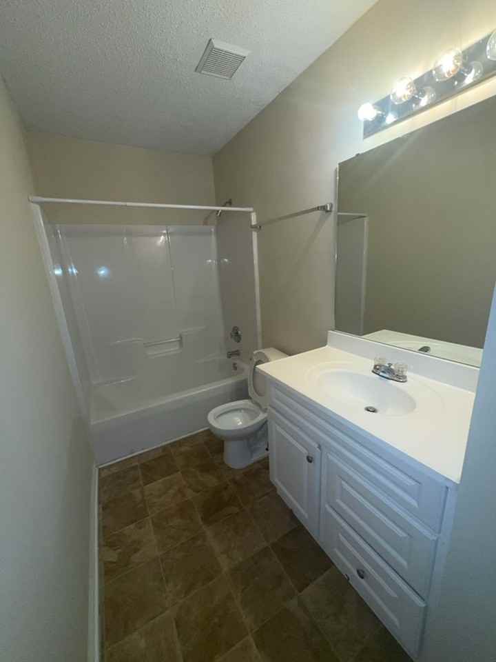 6080 Creekside Dr - Photo 7 of 12
