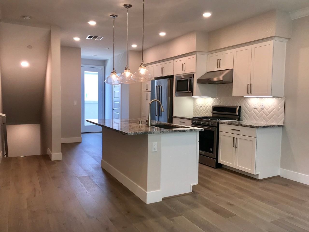 1506 Cherry Cir - Photo 2 of 12