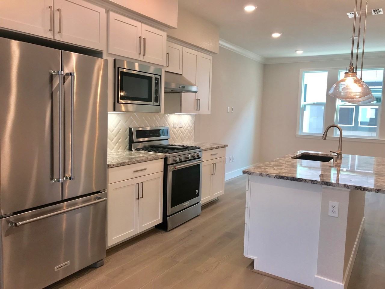 1506 Cherry Cir - Photo 3 of 12