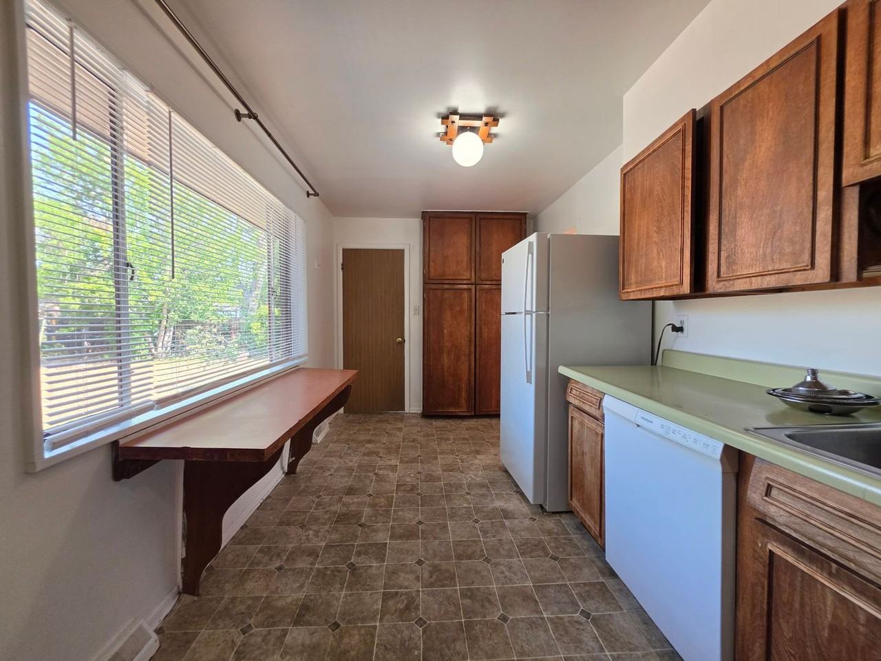 455 S 45th St - Photo 5 of 23