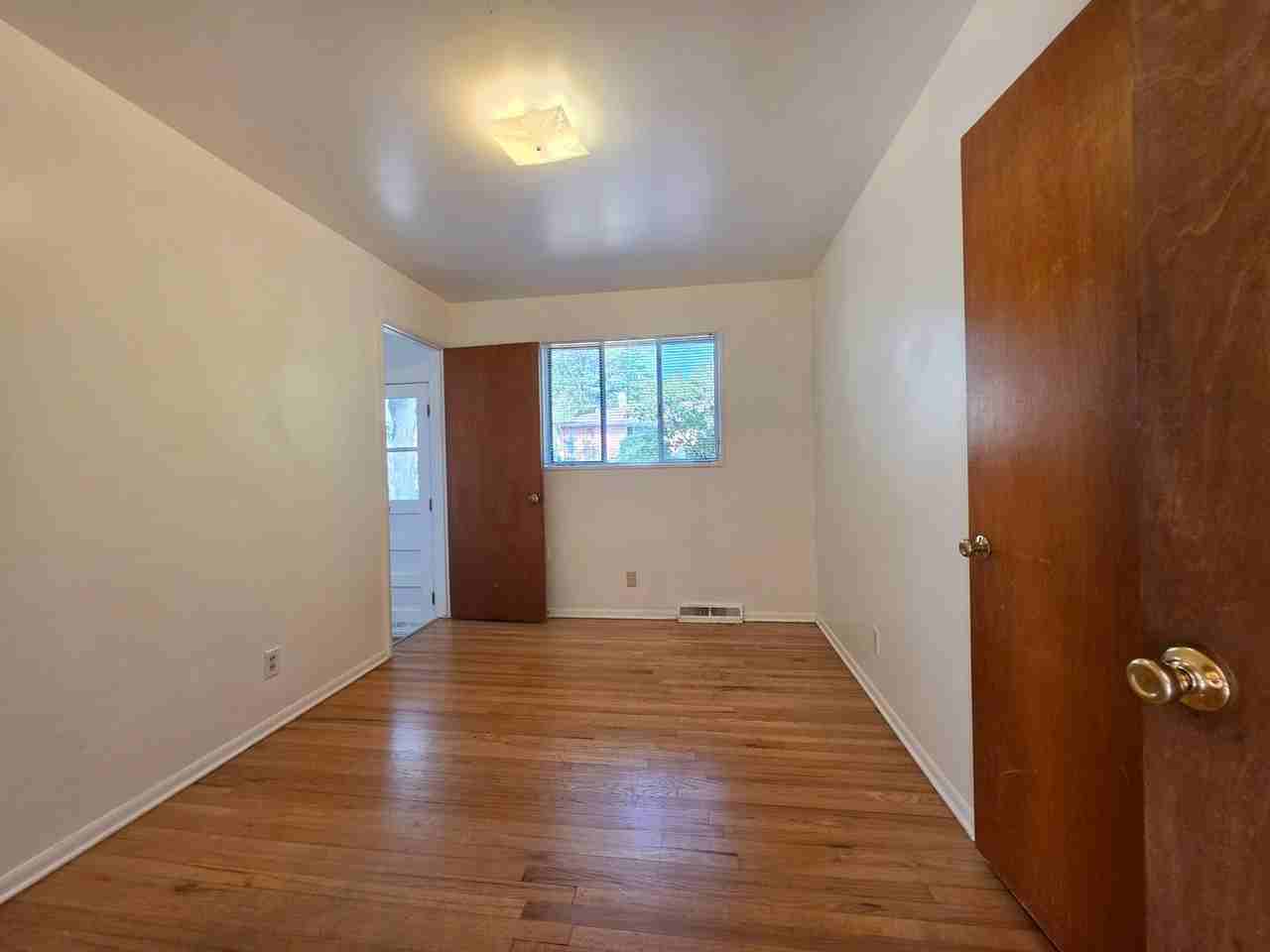 455 S 45th St - Photo 6 of 23