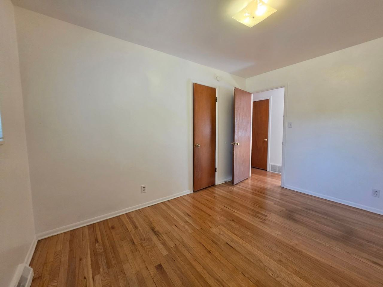 455 S 45th St - Photo 7 of 23