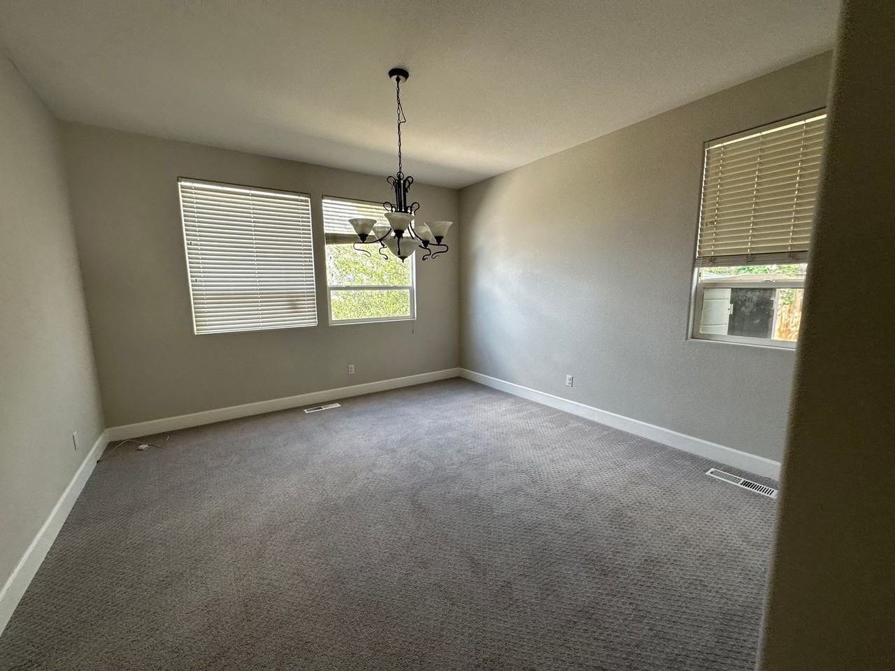 2310 Madrid Dr - Photo 5 of 39