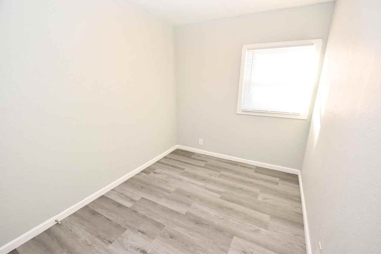 1738 S Twyckenham Dr - Photo 7 of 18