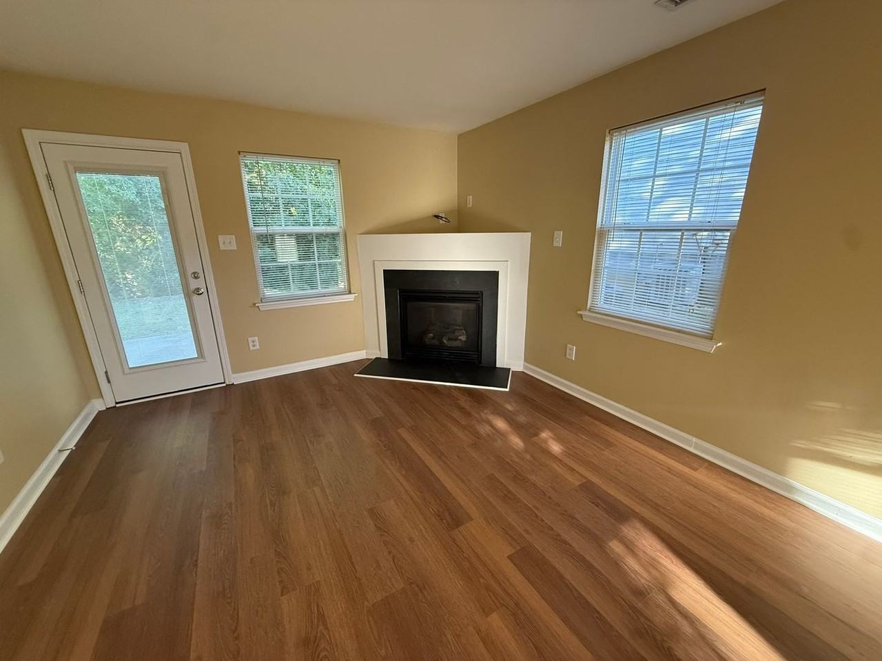 1517 Essexwood Dr - Photo 4 of 31
