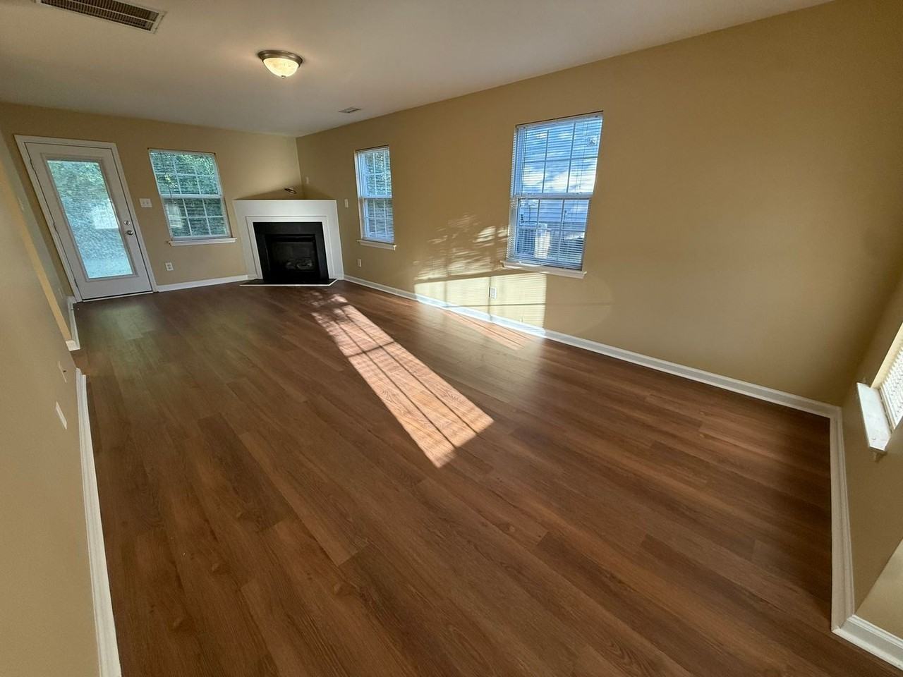 1517 Essexwood Dr - Photo 5 of 31
