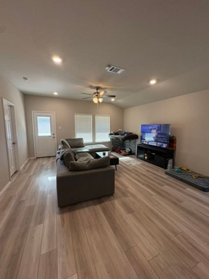 169 Hugh Dr - Photo 2 of 10