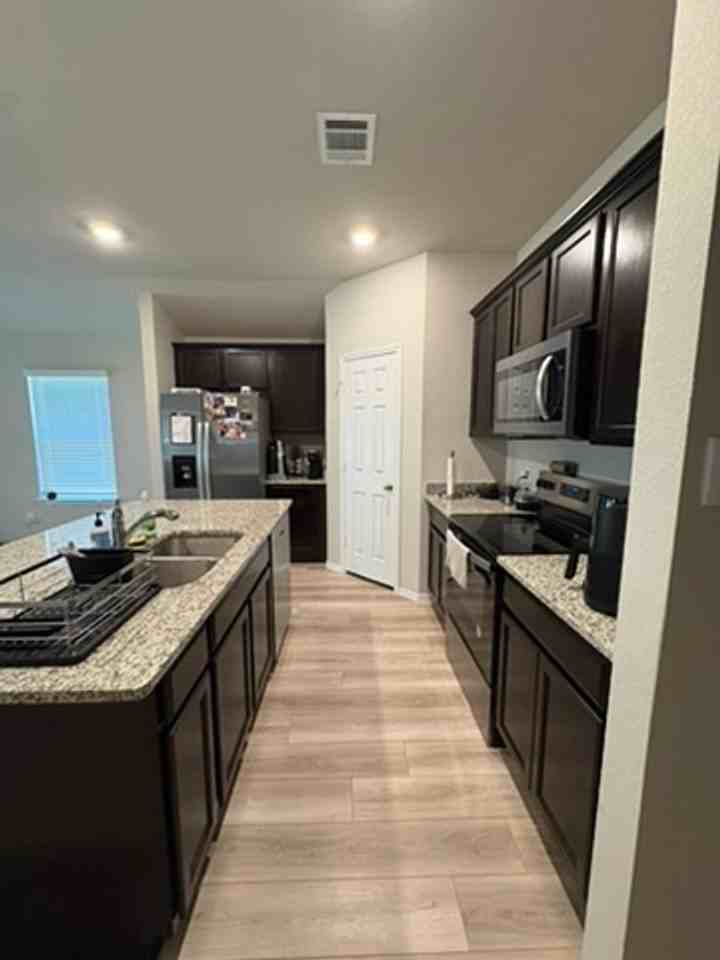 169 Hugh Dr - Photo 3 of 10