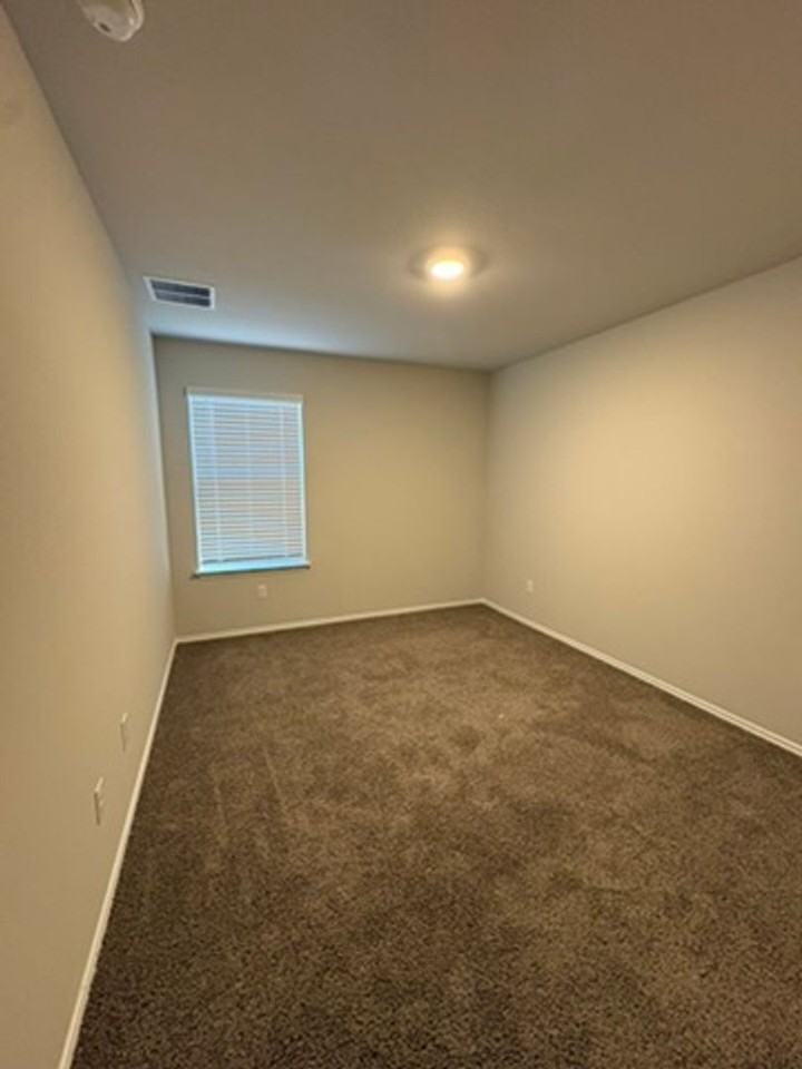 169 Hugh Dr - Photo 5 of 10