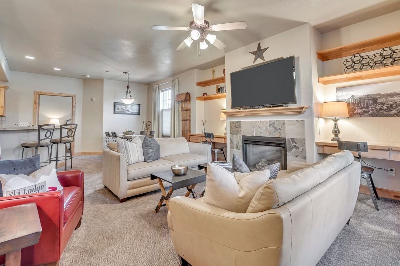 1590 Redstone Ave #A - Photo 5 of 28