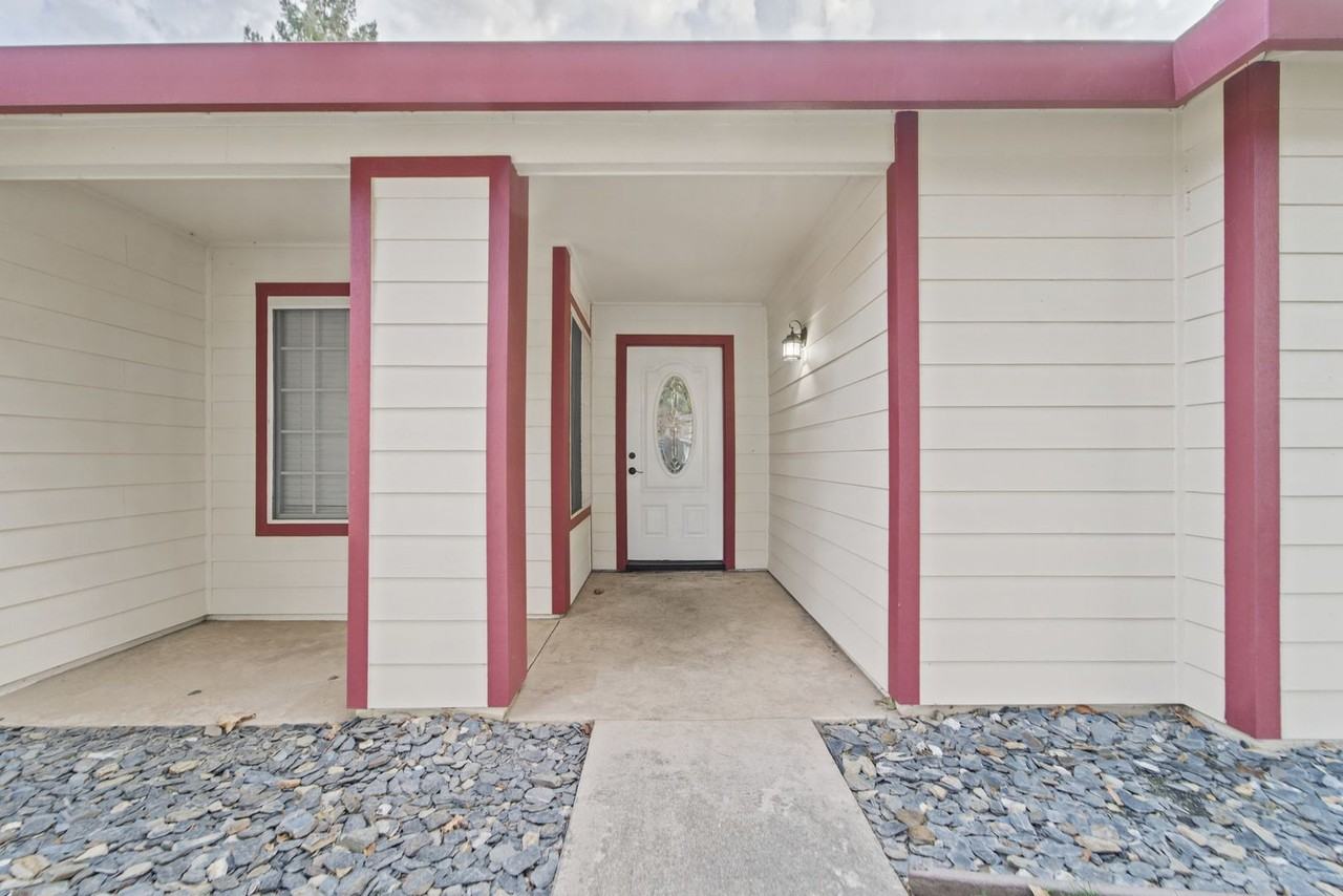 2256 Shady Ln - Photo 4 of 23