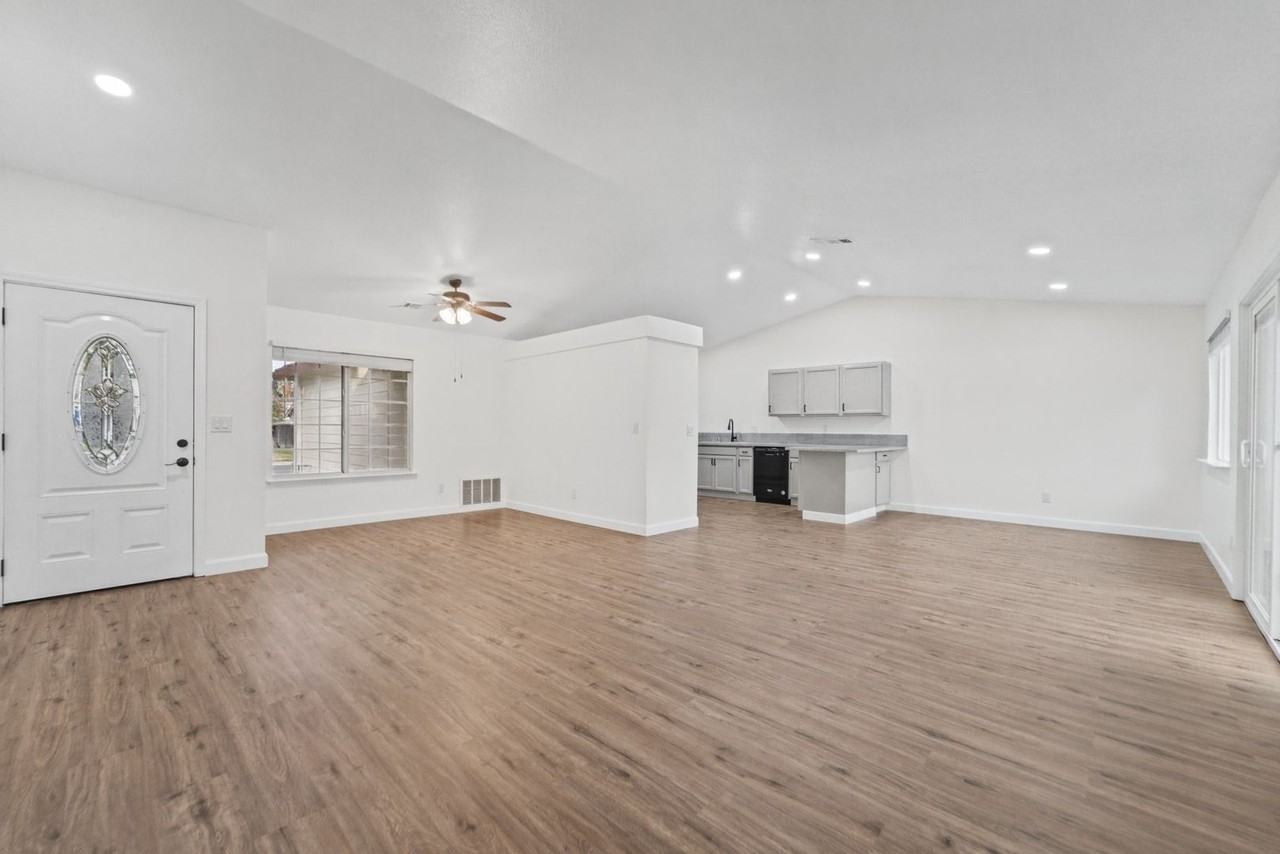 2256 Shady Ln - Photo 6 of 23
