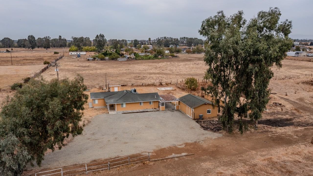 4345 Feather River Blvd - Photo 3 of 27