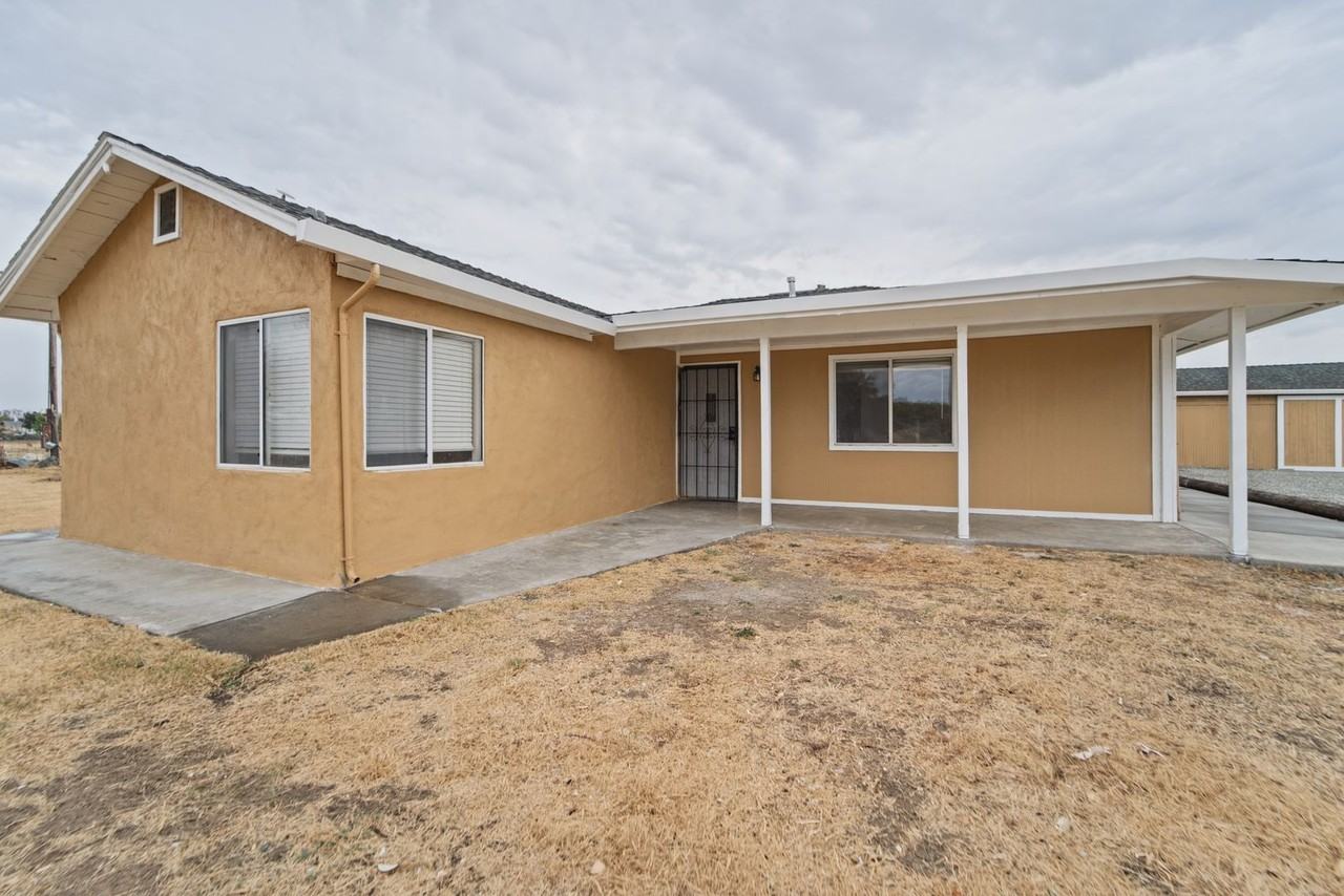 4345 Feather River Blvd - Photo 7 of 27