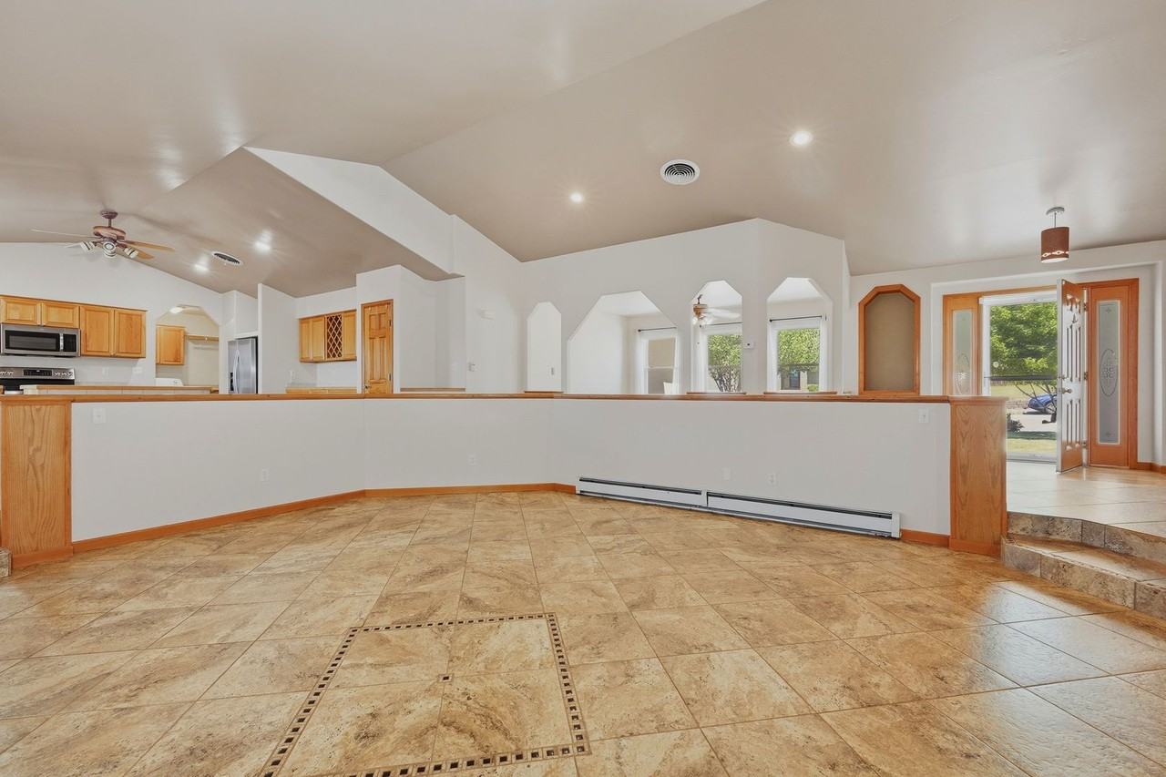 2605 Desperado Dr - Photo 3 of 42