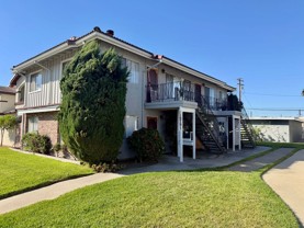 Los Alamitos 2 Bedroom, 1 Bath with a 1 car Garage! - Photo 1 of 1