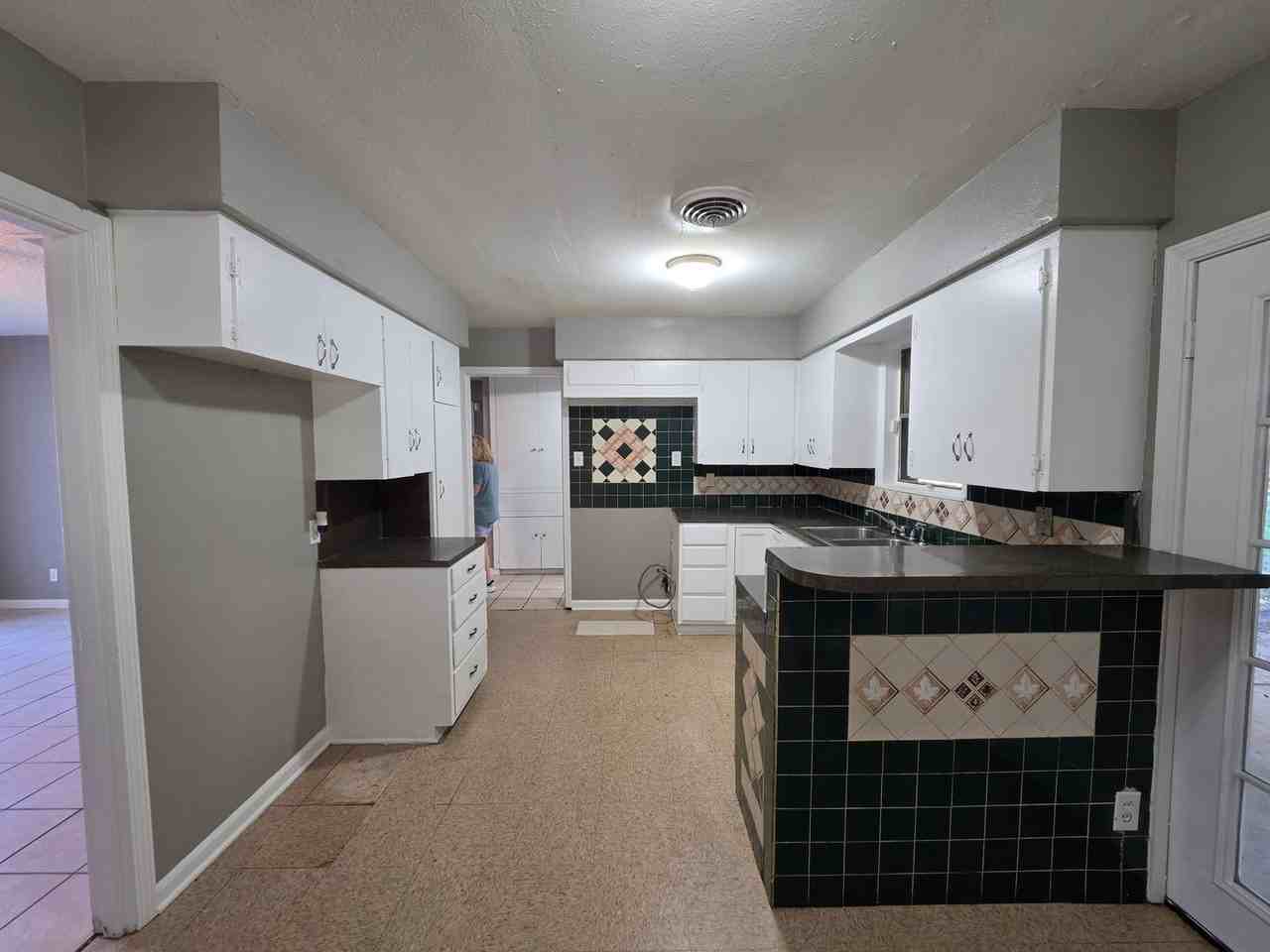 3841 Elmer Ln - Photo 3 of 9