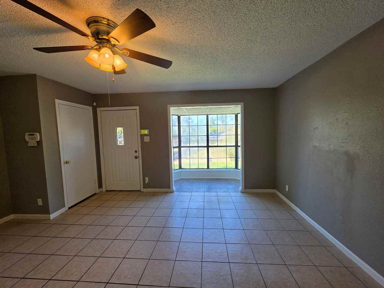 3841 Elmer Ln - Photo 4 of 9