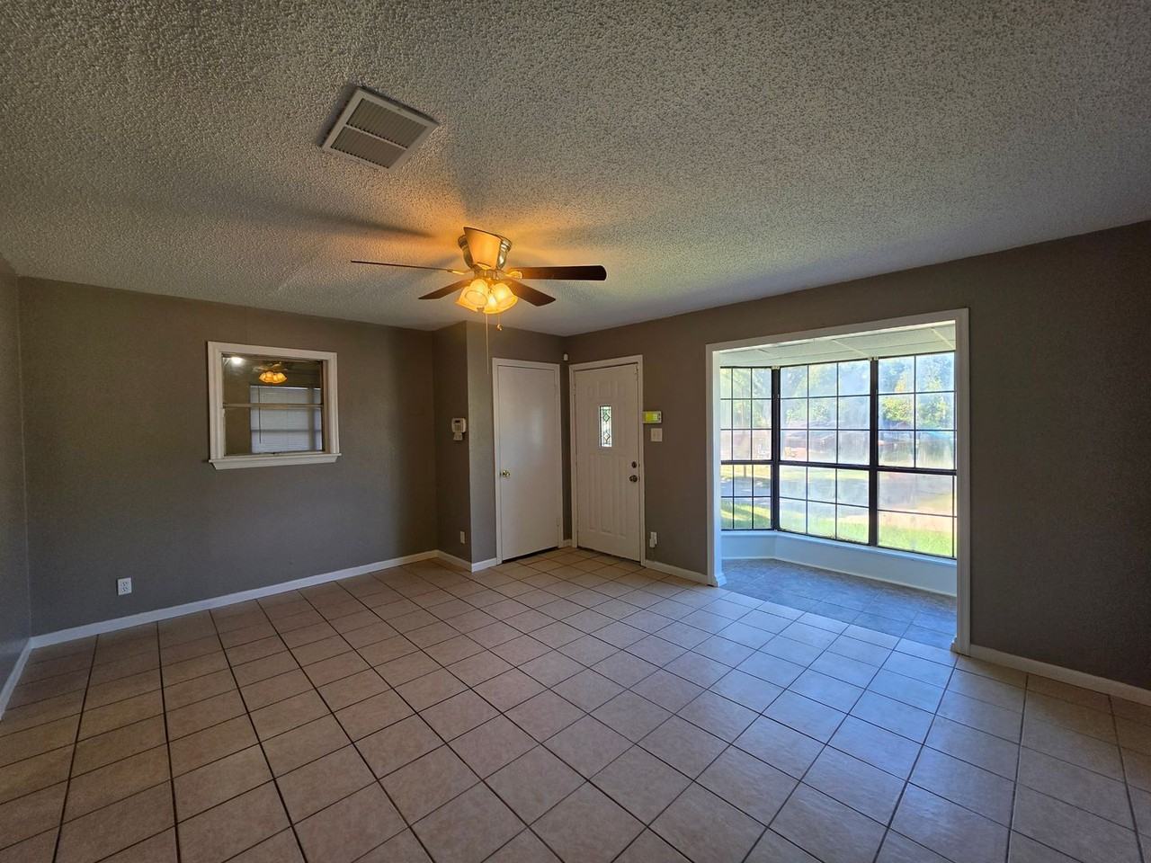 3841 Elmer Ln - Photo 5 of 9