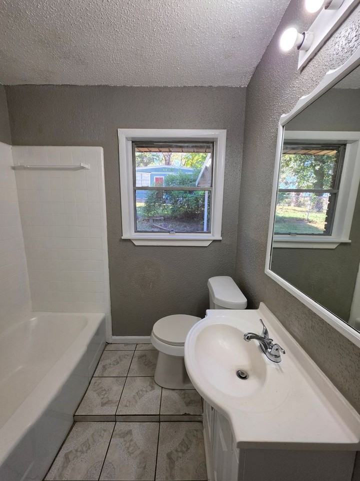 3841 Elmer Ln - Photo 7 of 9