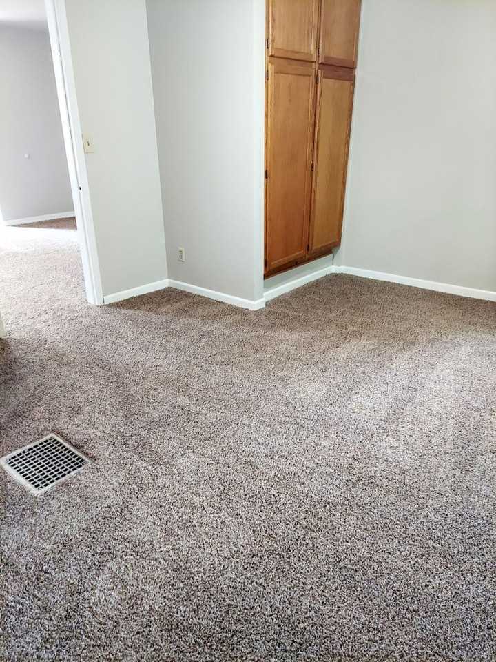 533 S Jackson St - Photo 2 of 14