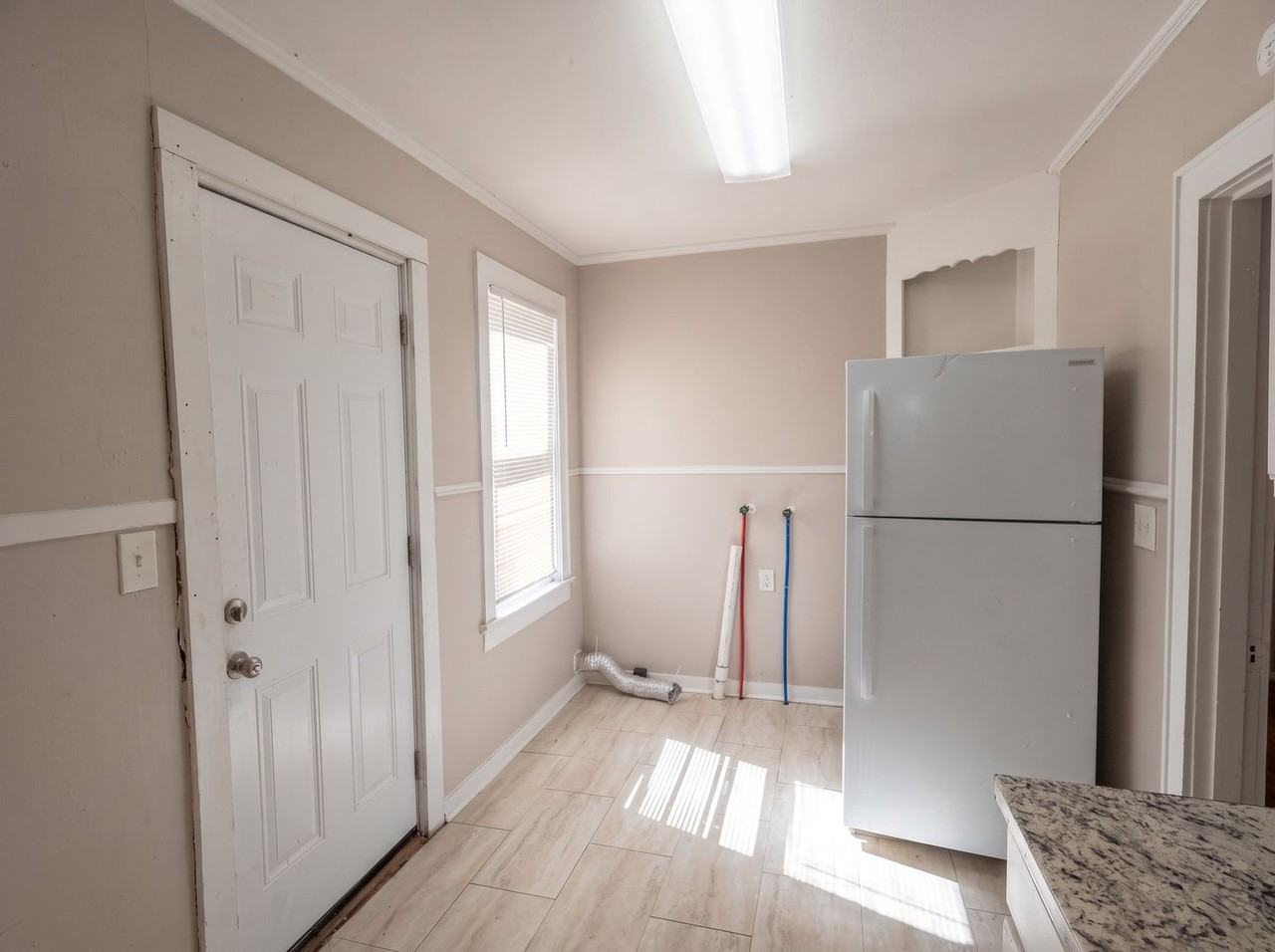 539 1/2 Olive St - Photo 5 of 9