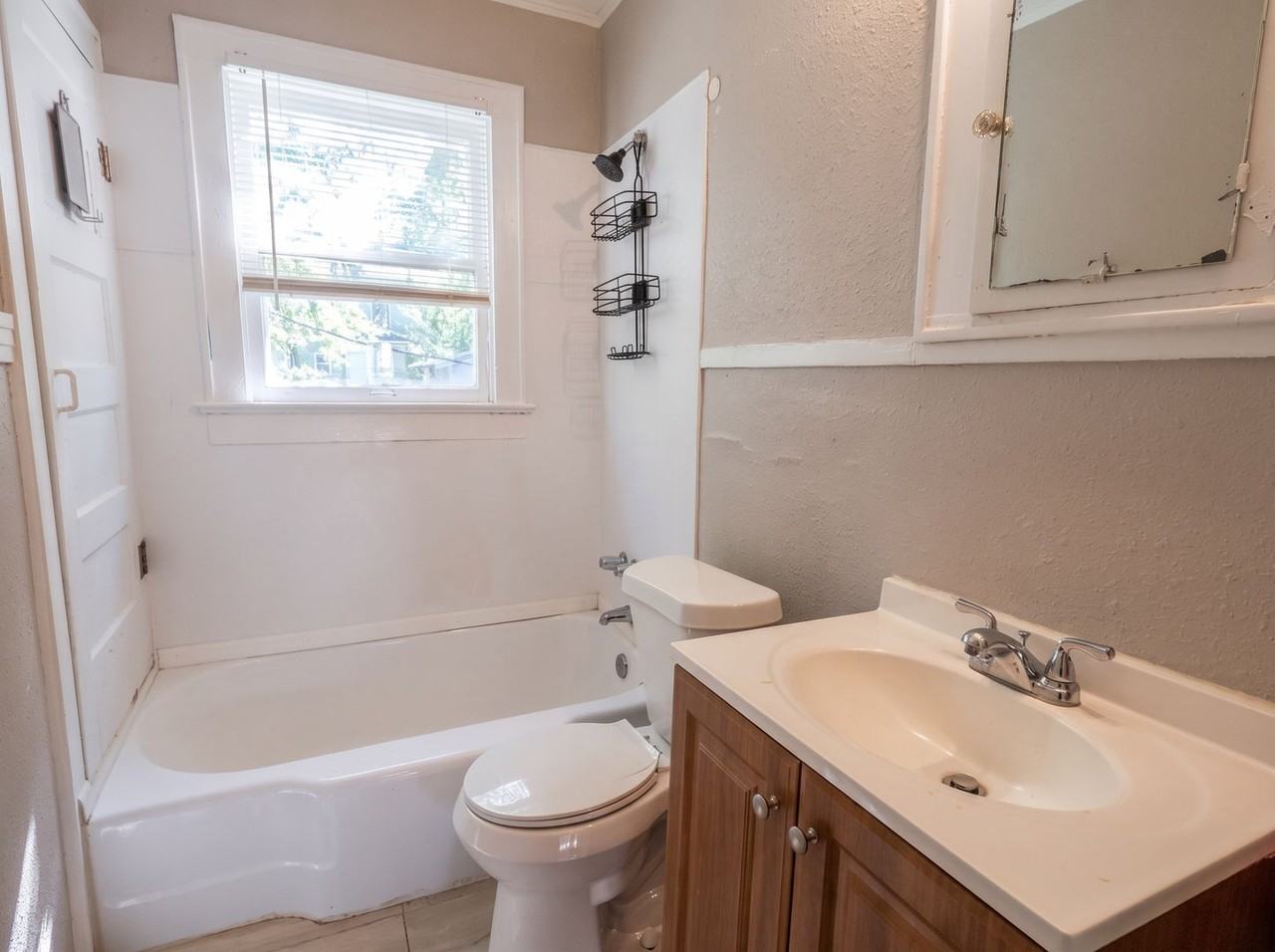 539 1/2 Olive St - Photo 7 of 9